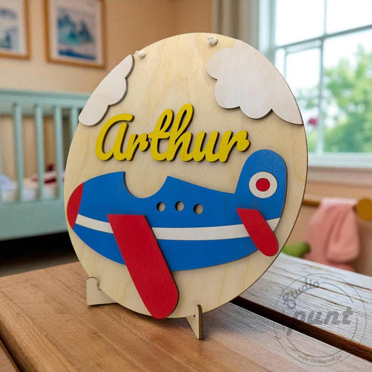 Gepersonaliseerd houten naambord baby vliegtuig met naam - Studio Punt