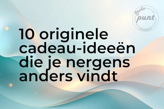 Blog header afbeelding met warme oranje-gouden gradient en de titel "10 originele cadeau-ideeën die je nergens anders vindt" — gepersonaliseerde houten cadeaus handgemaakt in België door Studio Punt