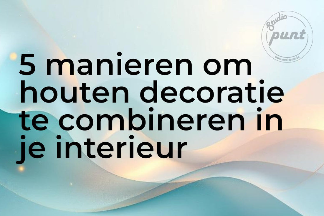 Blog header afbeelding met warme oranje-gouden gradient en de titel "5 manieren om houten decoratie te combineren in je interieur" — interieur tips voor gepersonaliseerde houten wanddecoratie door Studio Punt