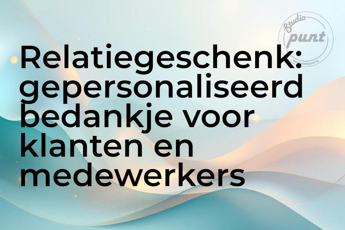 Gepersonaliseerd relatiegeschenk in hout - houten trofee en snijplank voor klanten en medewerkers - Studio Punt