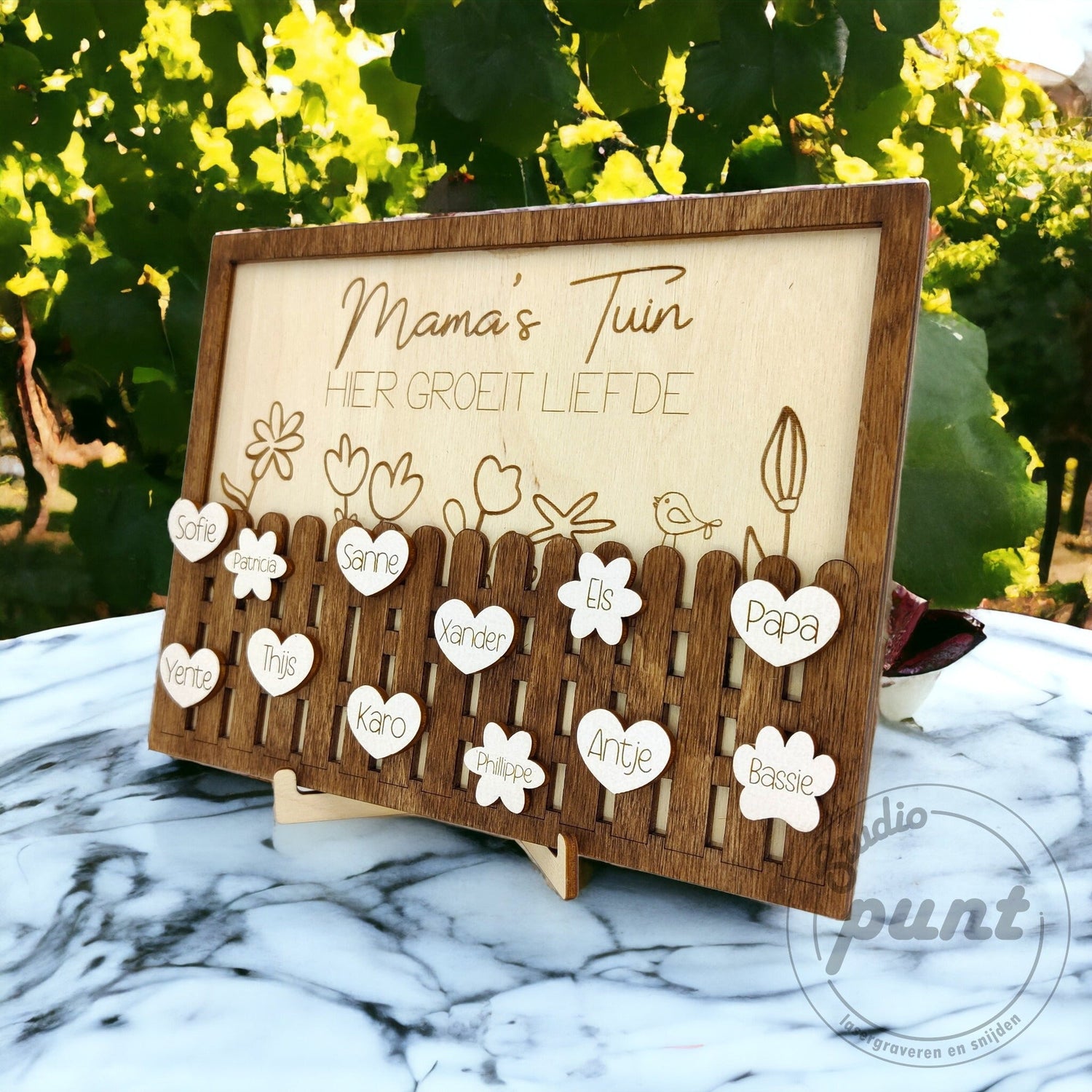 Gepersonaliseerd moederdagcadeau van hout - Mama's Tuin paneel met namen van kinderen - Studio Punt