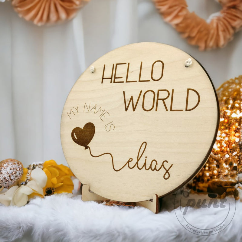 Hello World houten welkomsbord met naam en geboortegegevens - origineel gepersonaliseerd kraamcadeau - Studio Punt