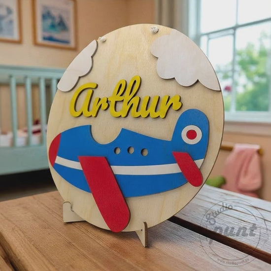 Gepersonaliseerd houten naambord baby vliegtuig met naam - Studio Punt