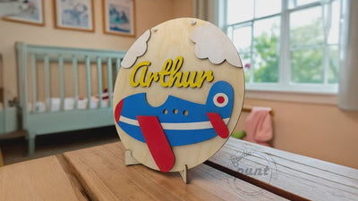 Naambord baby vliegtuig met naam - speelse houten wanddecoratie kinderkamer - Studio Punt